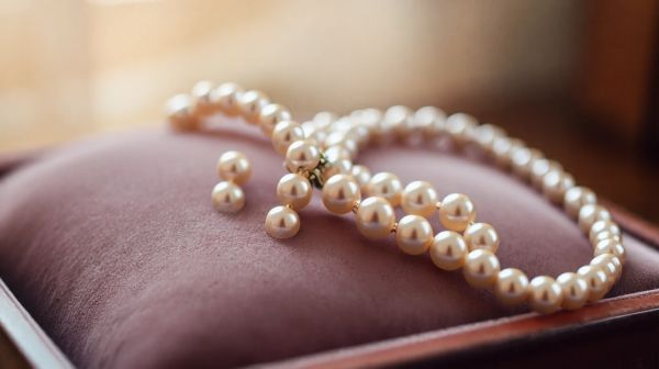 Bijoux essentiels : créez votre style distinctif avec élégance